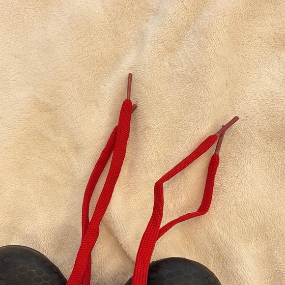 LOTTO Black and Red soccer cleats with Glossy Finish size 11 kids - Picture 10 of 10